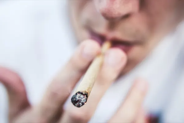 Img-centro-especializado-en-terapia-de-adicciones-TerapiasAdicciones-Cannabis